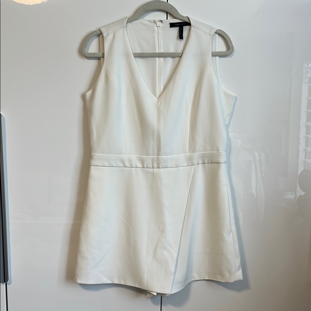 BCBGMaxAzria NWOT Mackensie Cream Sleeveless Asymmetric Skort Romper, Size 10